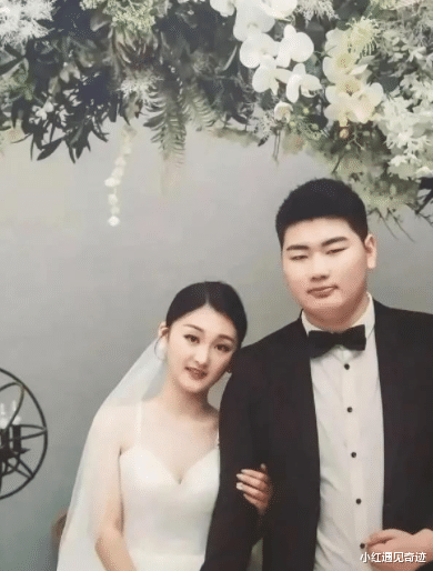 陈亚男|陈亚男离婚后又出事!直播间遭封禁被疑售假,陈母发文怼网友维护女儿