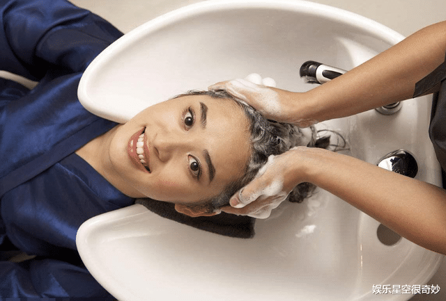 奚梦瑶|女人衰老“5恶习”公布，勤洗头排第2，第1是很多女士的“通病”