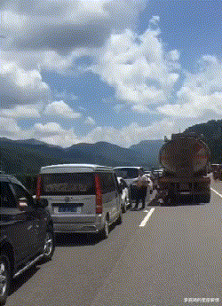 李嘉琦的星座爱情|“我去银行存钱怕被抢，但这位大妈的行为改变了我的想法”，哈哈哈！