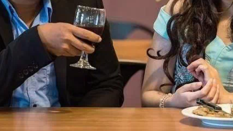 大国将苓 相亲女自爆堕过胎，男子见她手机屏保喊娶