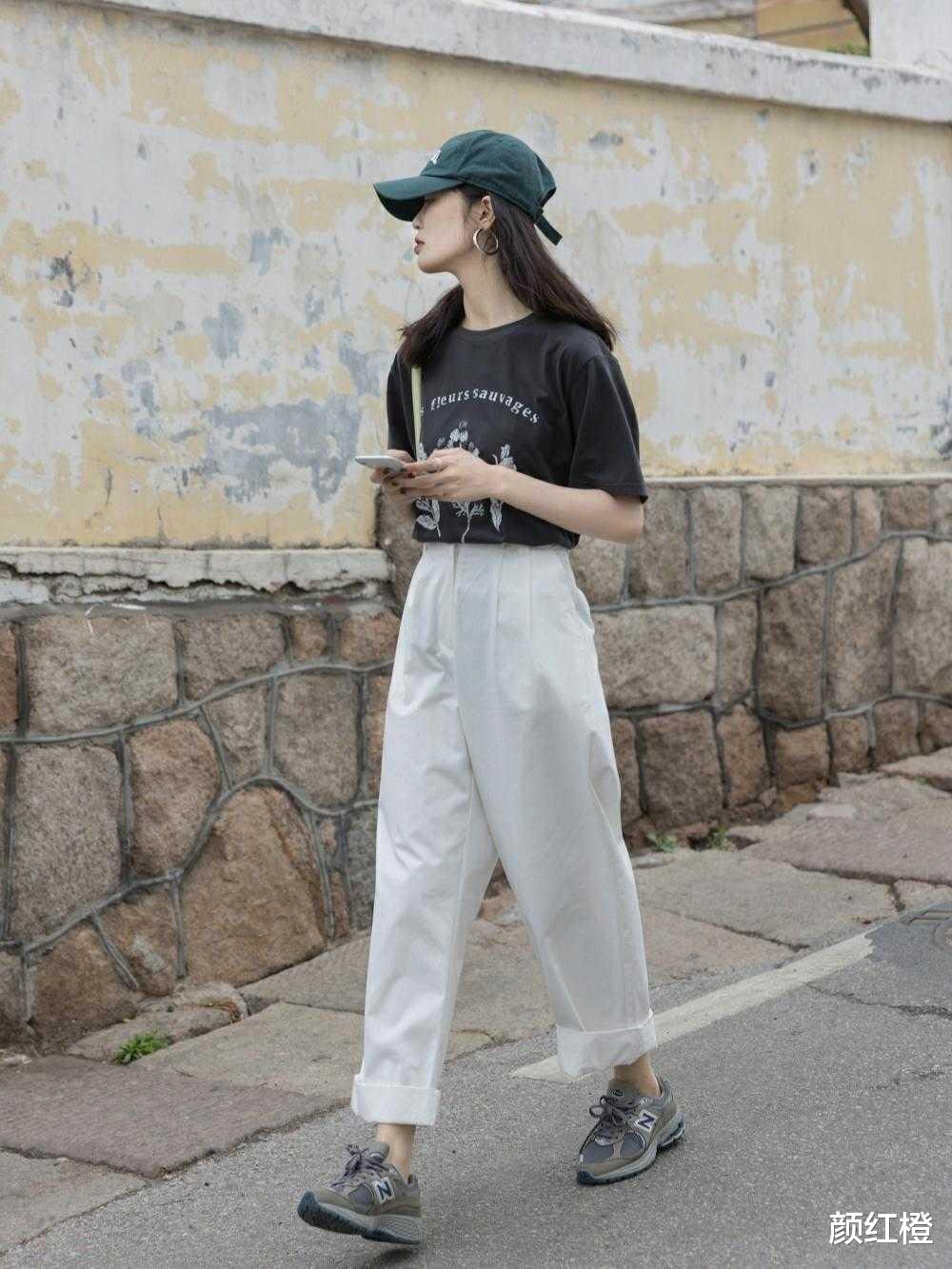 颜红橙|早秋“T恤”的高级穿搭是这样的，日常百搭还高级，让你气质翻倍