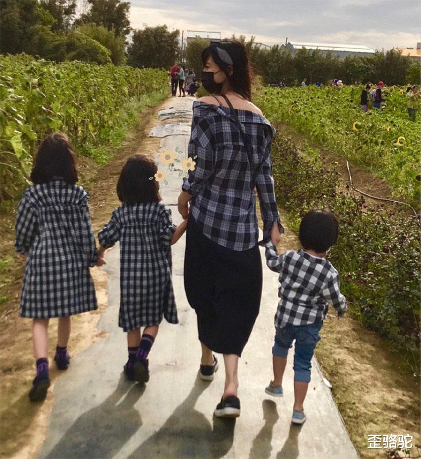 歪骆驼|同学：你妈妈很漂亮，儿子就不让我接他放学，妈妈很惭愧