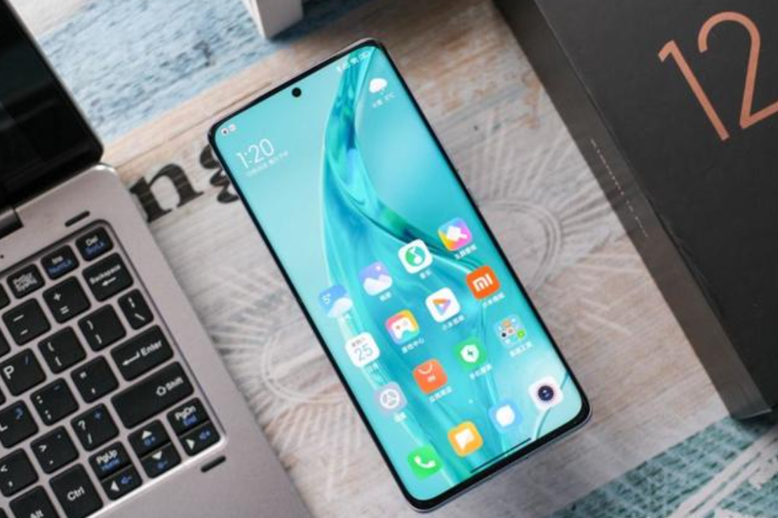 卢伟冰|首发骁龙8的edge X30,为何没登上安兔兔性能榜?原因很简单