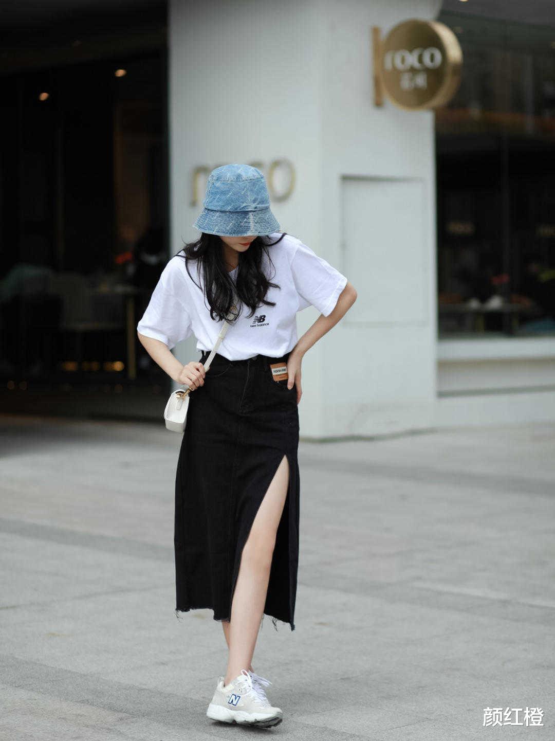 颜红橙|早秋“T恤”的高级穿搭是这样的，日常百搭还高级，让你气质翻倍