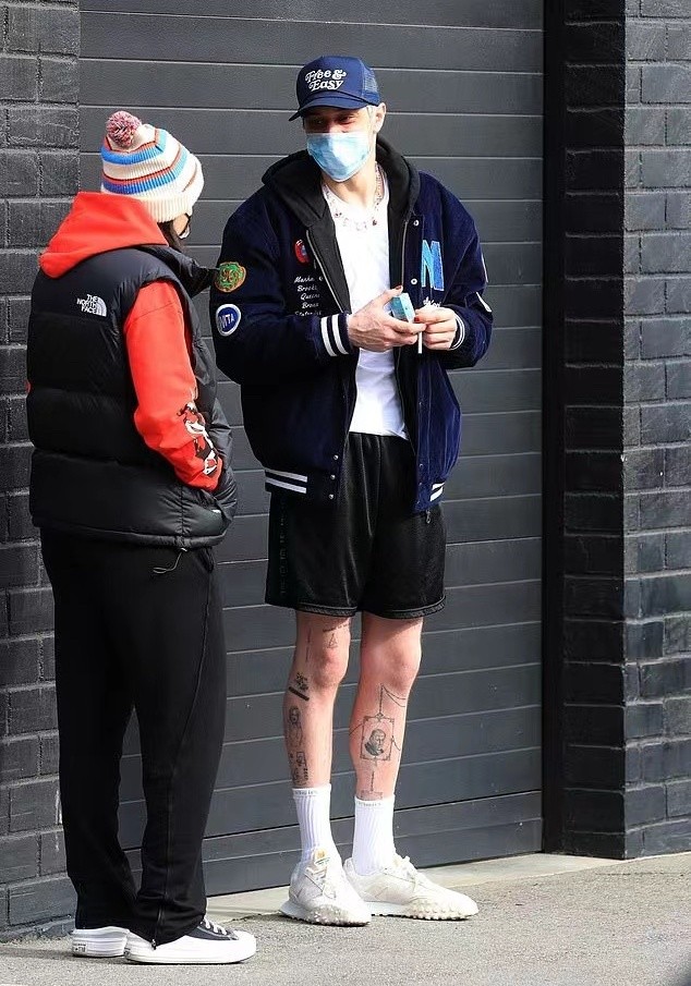 当红女星|金姐的黑人前夫近照曝光!留络腮胡萎靡不振,仍吊打前妻的现男友