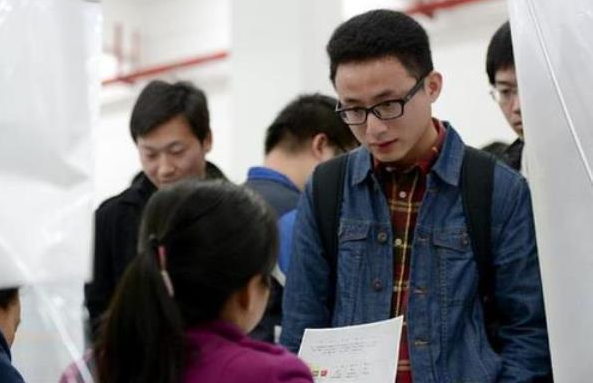 |国企“中国烟草”公开招聘，年薪高达6位数，三类学生可优先录取