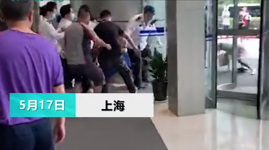 用心说 37岁女子持刀连砍2层楼，现场惊心怵目：心存善良，是一种责任