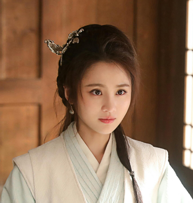 李冰冰|李冰冰的眼光有多毒？看她签约的9位艺人，2位小红3位已成一线