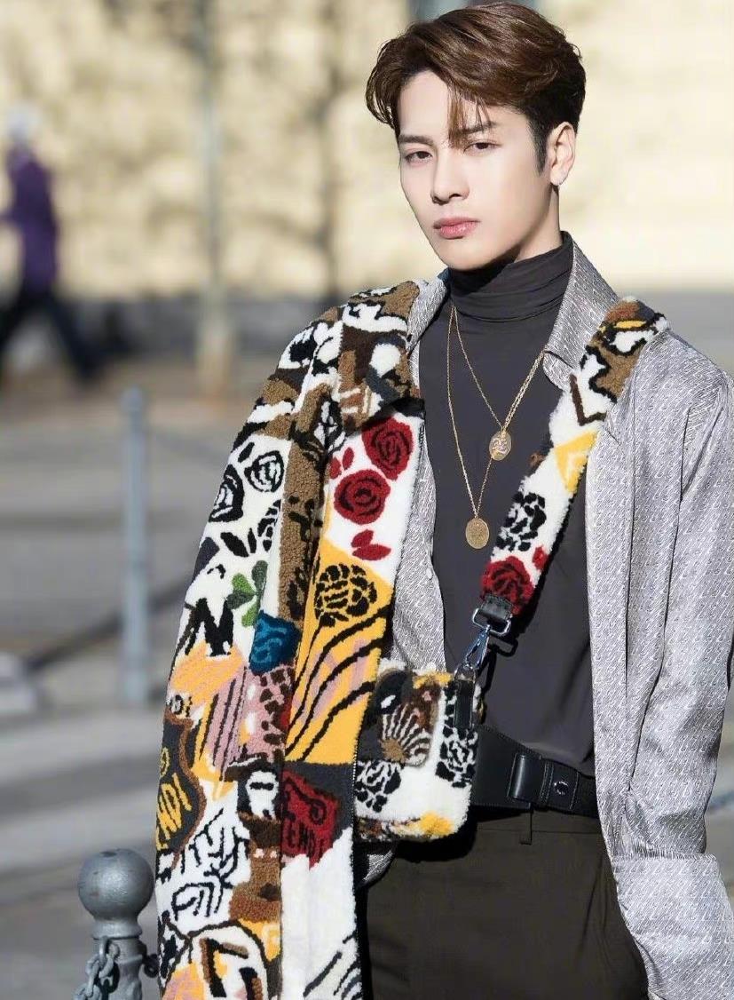 杨幂|CNA2021最具人气亚裔时尚icon肖战王嘉尔迪丽热巴提名，你看好谁？