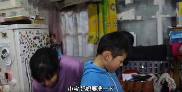 厨房|一女二男挤10㎡“棺材房”，吃喝拉撒零距离接触，女人换衣难避嫌