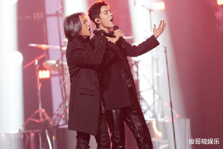 肖战|摇滚肖战太可爱，动作生疏却唱功了得，这首歌是他唱给粉丝听的