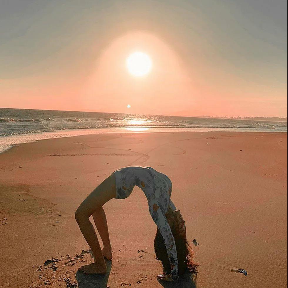 杜淳|赵露思的脸、卡戴珊的身材，这个16岁“网红校花”真的没整吗？