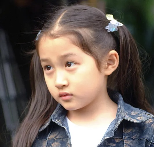 沈腾|有种“整容”叫王牌家族开播,关晓彤美得冒泡,沈腾胖得完全变样