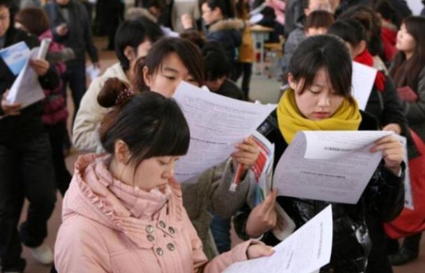 吴洪娜聊说育儿|有3个岗位取消“编制”，将变成普通合同工，铁饭碗要被打破了？