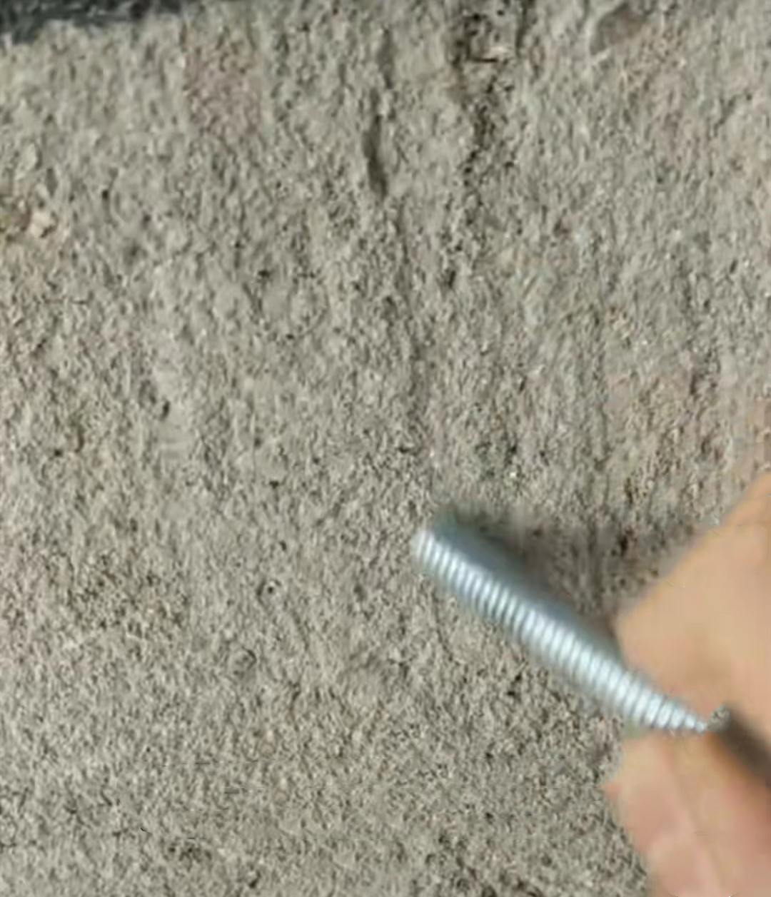 生活与装修 在青岛装修，卫生间和厨房墙面基层起沙怎么办？