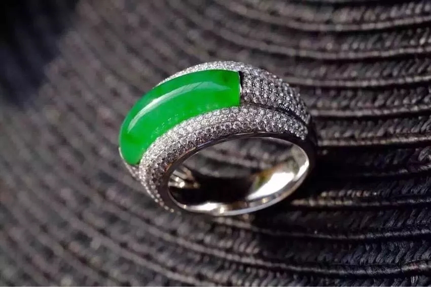 古钱币|什么颜色的翡翠戒指才最好？