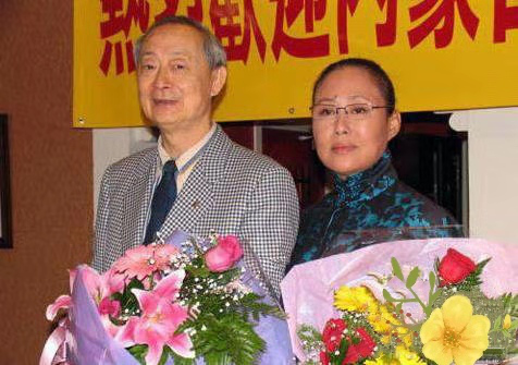 斯琴高娃|斯琴高娃：三婚嫁音乐家，跟儿子一起照顾瘫痪前夫，做不成夫妻做亲人