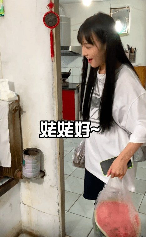 |网红欧尼熊与田姥姥外孙恋爱，遭亲妈强制退网辱骂，母女公开撕破脸