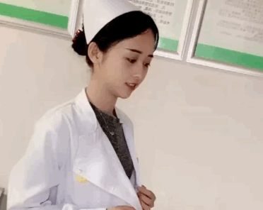小娱儿花无缺 “以前租客留下来的物件，打扫卫生时床底下发现的，这该咋处理”，哈哈哈！