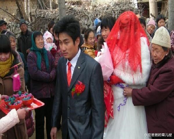 小豆爸爸的育儿经 “天价彩礼”要消失了？2021年，出台彩礼新规，男同胞却一筹莫展