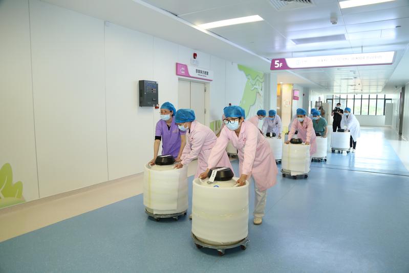 羊城派 警车开道，韶关妇幼3万个“胚胎宝宝”搬新家