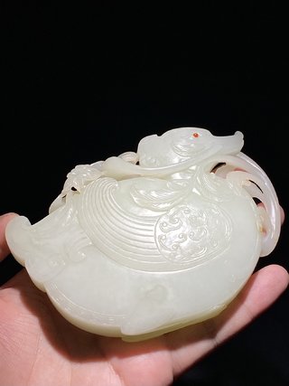和田玉籽料|清乾隆 和田玉籽料 白玉 宝鸭穿莲 摆件