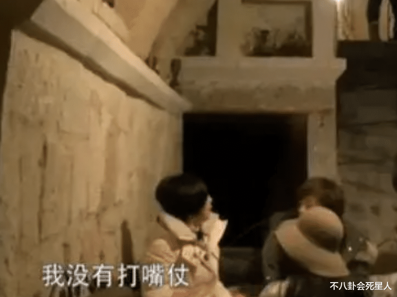 |有女人的地方就有战争！女明星当众开撕，比村口大妈扯头发还精彩