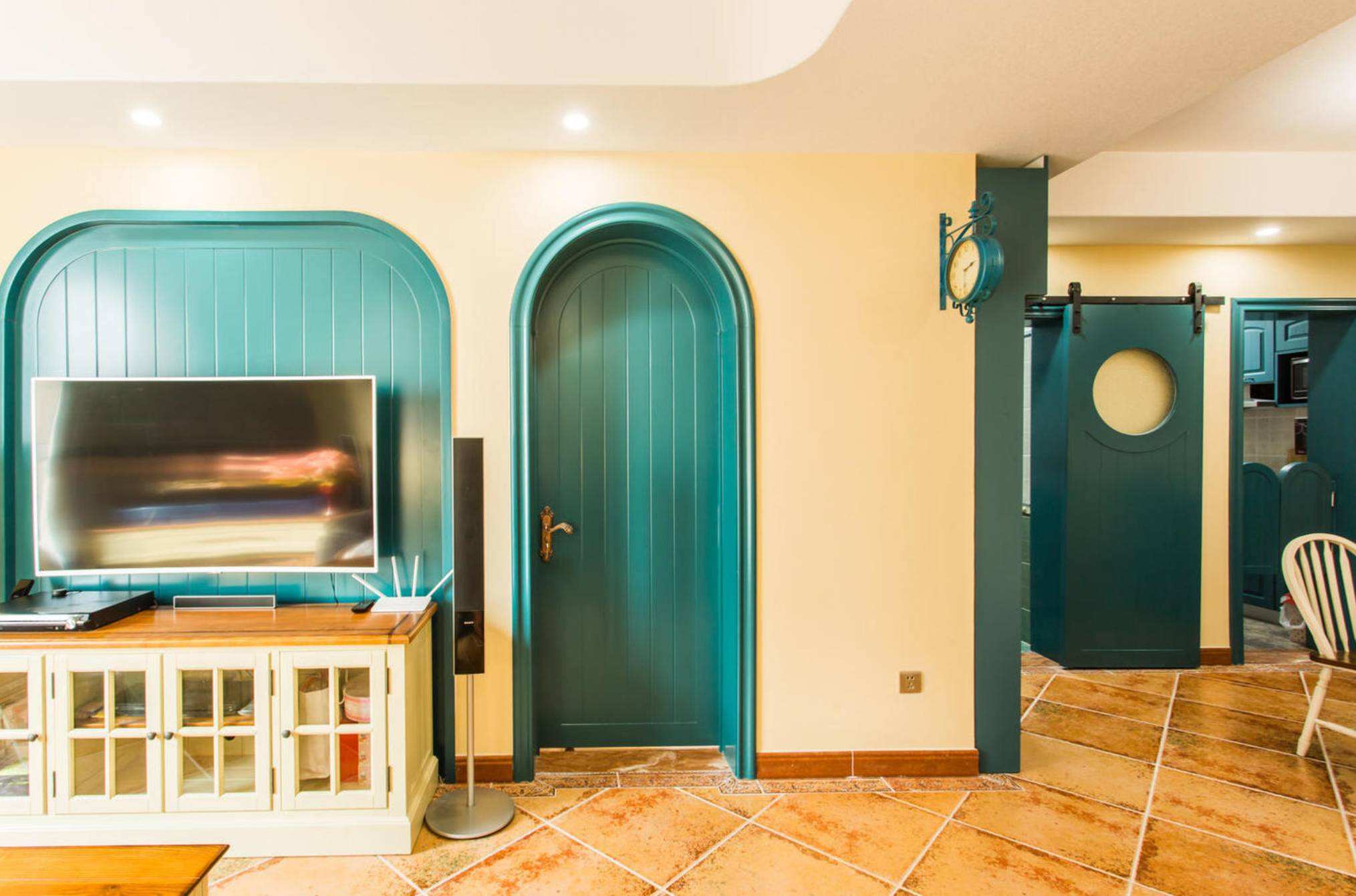 |地板、踢脚线、定制衣柜、木门的安装顺序，做对了才能严丝合缝