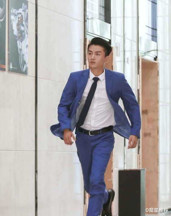 0度星推荐|陈妍希掐点为陈晓庆生,结婚5年像“整容”,近照流出愈发清瘦