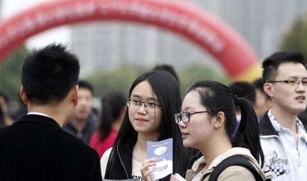 大学生|新型啃老悄然兴起，很多父母没有察觉，还在鼓励子女要坚持
