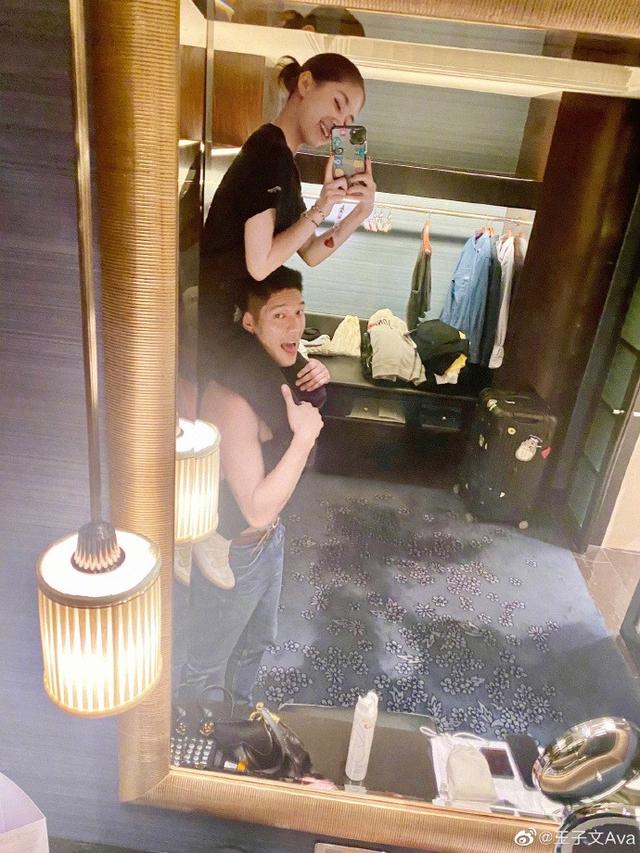王子文|王子文吴永恩已同居？520晒居家照坐男友肩头，男友肌肉抢镜