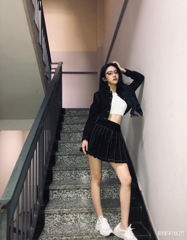 综艺节目|路人镜头下的喻言好抢眼，几乎脱离组合活动，负面新闻影响很大