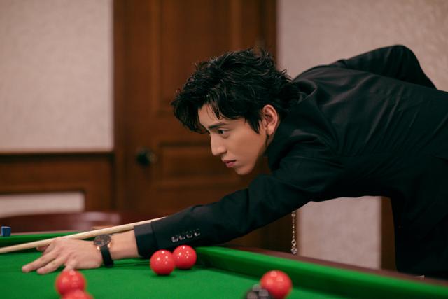 高亮|王大陆蔡卓宜恋爱？被拍同去游乐场看烟花，前女友发文引关注