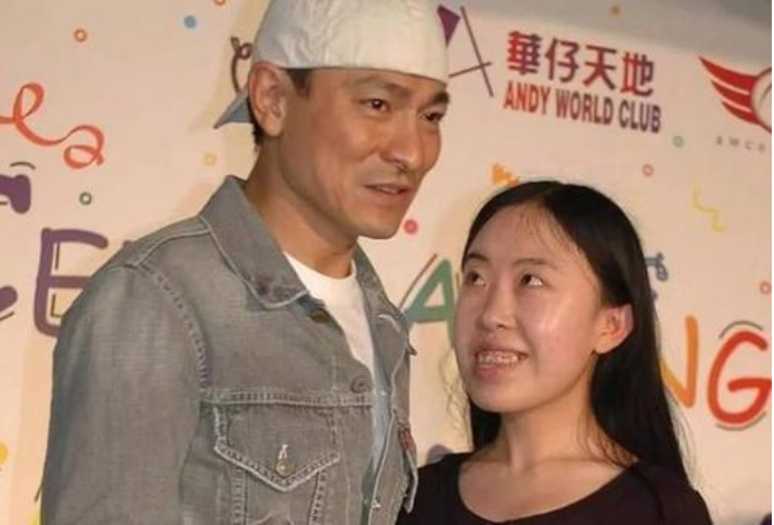 刘亦菲|19岁花百万整成刘亦菲，为追星名字改高仿，如今23岁判若两人