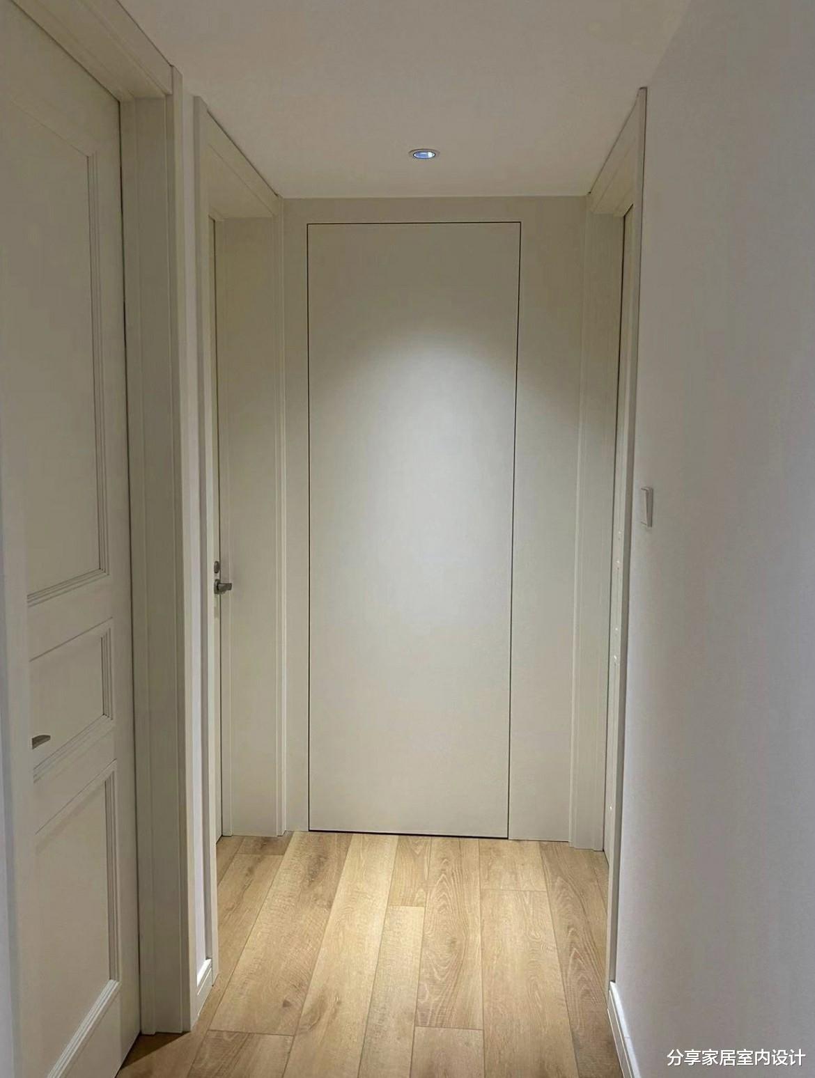 她家小三房，不豪华但很实用，全屋定制的柜子非常满意，分享一下