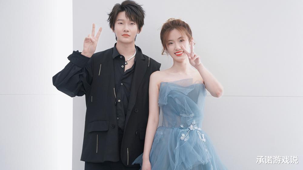 lpl|夏安晒蓝色绝美礼服照，还与花少北梦幻联动，粉丝直呼为梦中公主