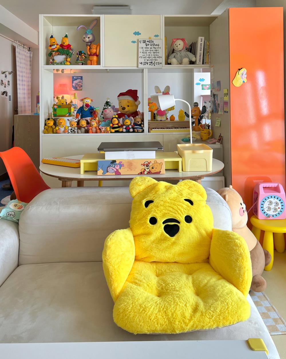 小姐姐的“维尼熊”之家:46㎡床放沙发旁边,全屋收拾得井井有条