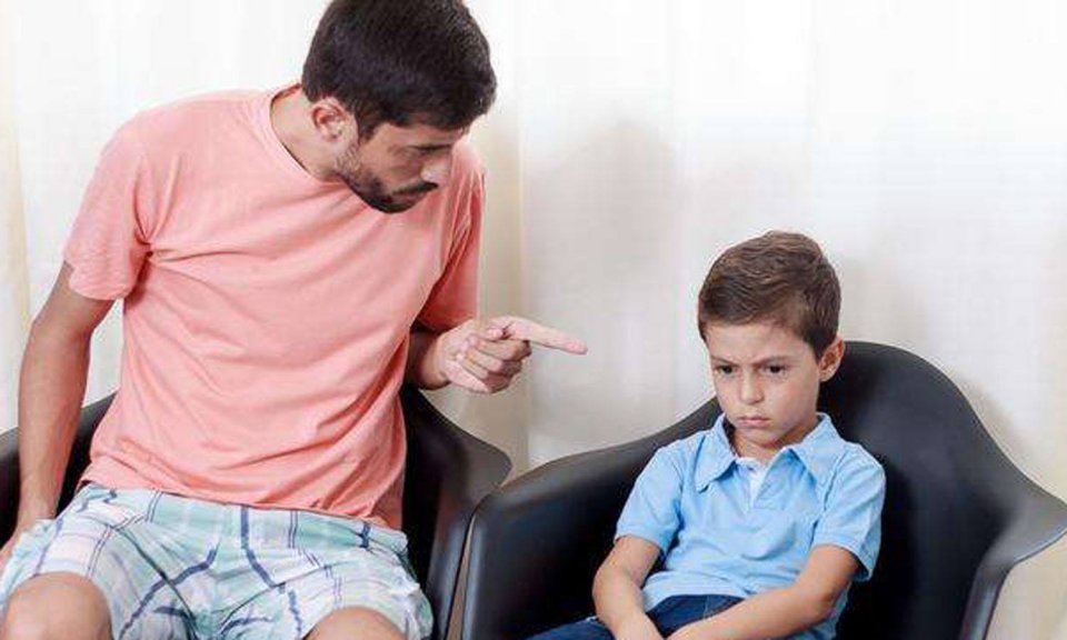 西红柿妈妈|宝爸陪孩子写作业差点把娃打聋：不吼不叫这样陪娃才是正确的方式