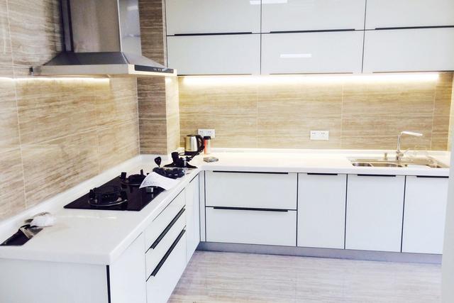 甲醛|厨房不一定要做橱柜，炒菜做饭这样“弄”，高级美观又耐用