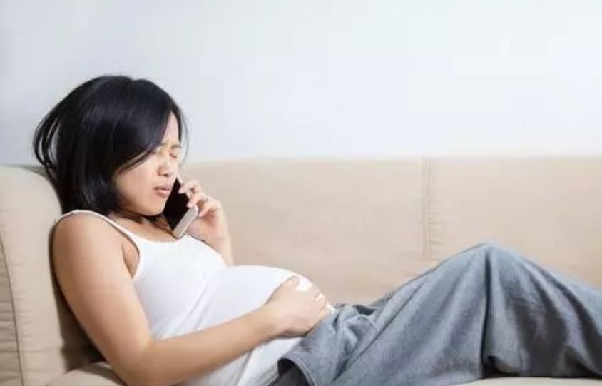 急诊室老苗|差点一脚“踢出”子宫的宝宝降生,头胎剖宫产,怀二胎不能大意了