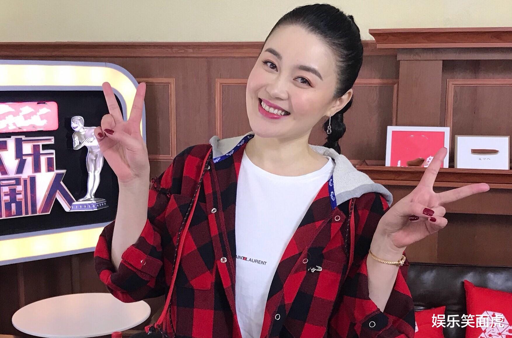 关婷娜|36岁关婷娜为何不红？21岁被赵本山看中，如今身材变胖至今未婚