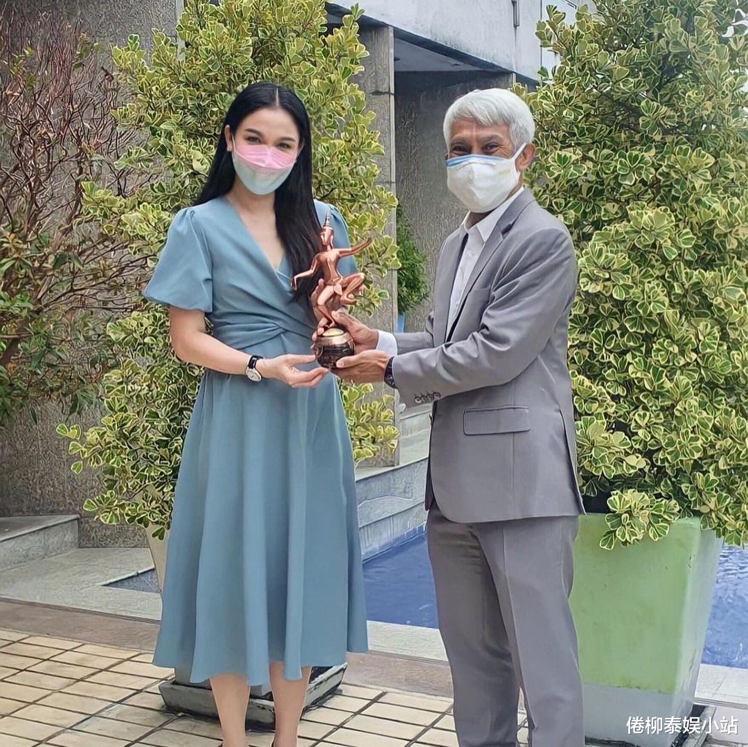 |泰星Kob夺得皇家戏剧奖视后：我并不经常演戏，获奖要感谢所有人