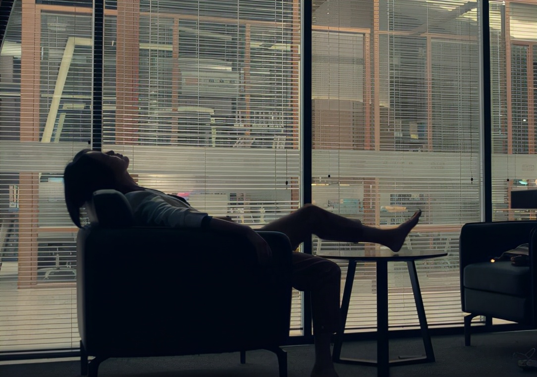 周锐|陈坤黑马剧开播，双台收视破1，熬夜连刷2集，老戏骨演技惊艳四座