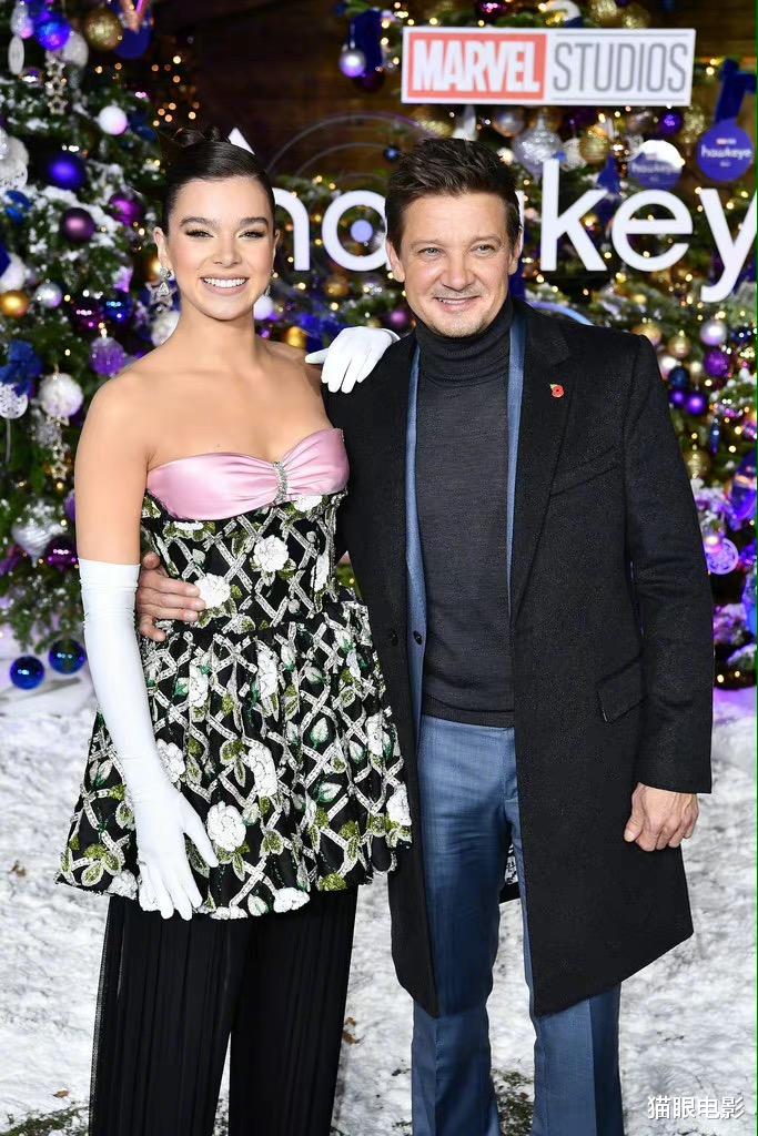 鹰眼|漫威新剧举行伦敦放映会，两位鹰眼同框，网友：两条皮克斯画的腿