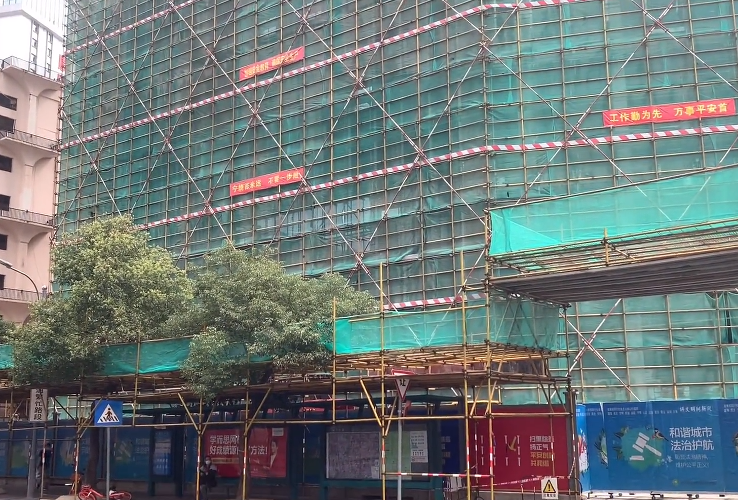 寂静的天空 深圳最贵烂尾楼：地处黄金地段，23年来无人接盘，如今终于动工了