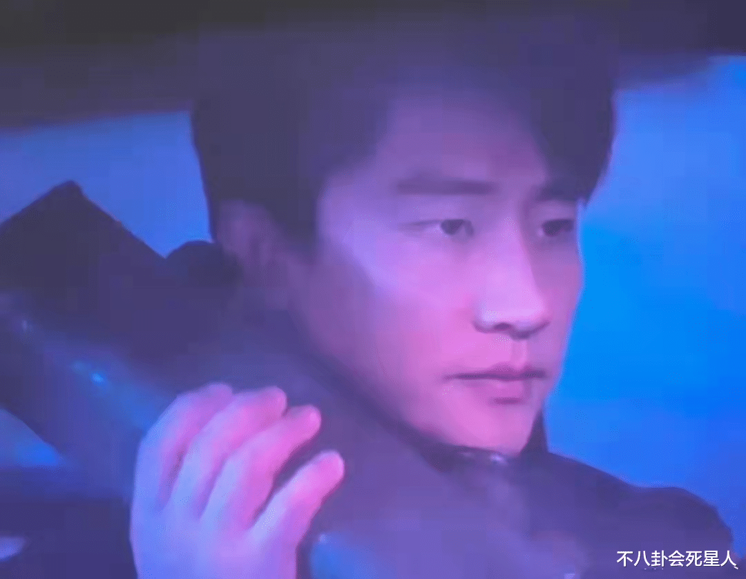 杨幂|让人笑着出戏的演员特征，黄轩的短手、杨幂的鼻孔、大宝贝的微笑