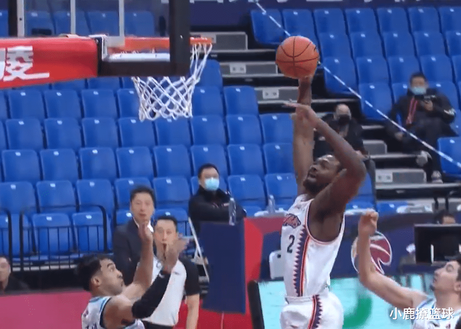 上海男籃|上海2連勝！摩爾特里空砍38+18，王哲林對轟20+7，李春江若有所思