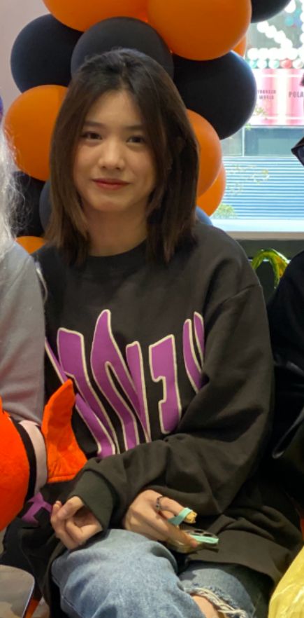 章子怡|章子怡继女越长越美，穿卫衣配牛仔裤气质真好，这颜值可以出道了