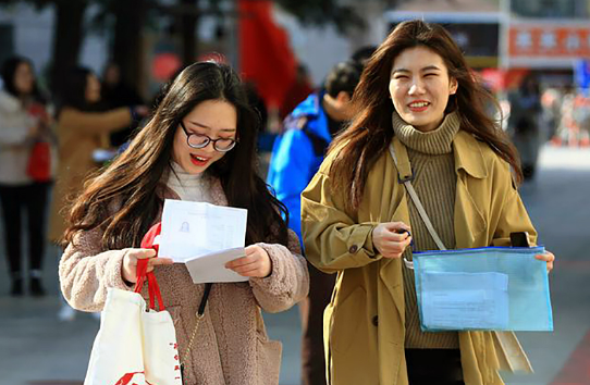 安妈育儿日|某高校研究生放弃“推免”，导师将其报告教育部，直言继续追究