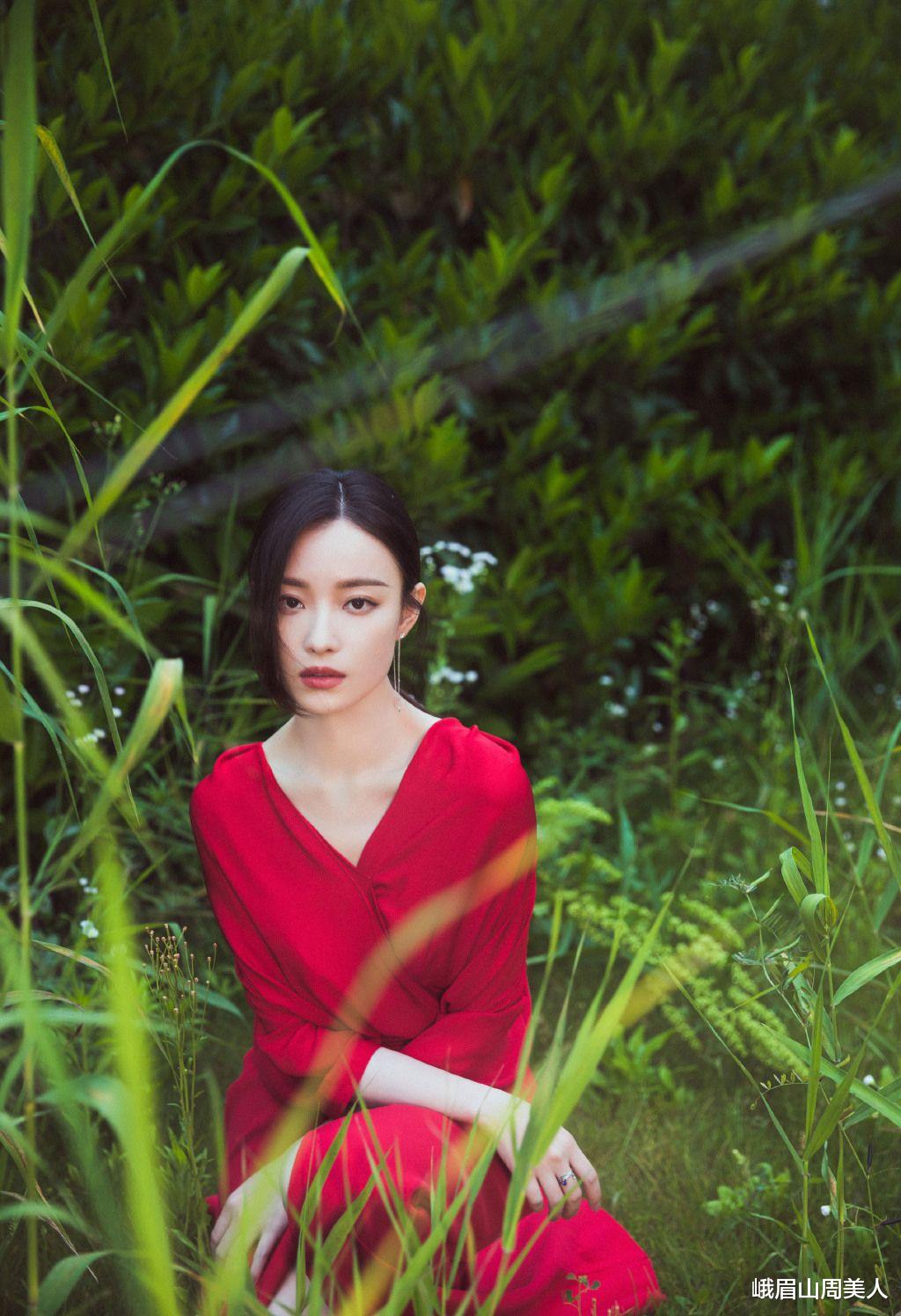 倪妮|倪妮走红毯真放得开，一袭“吊带裙”美成焦点，一般人驾驭不了